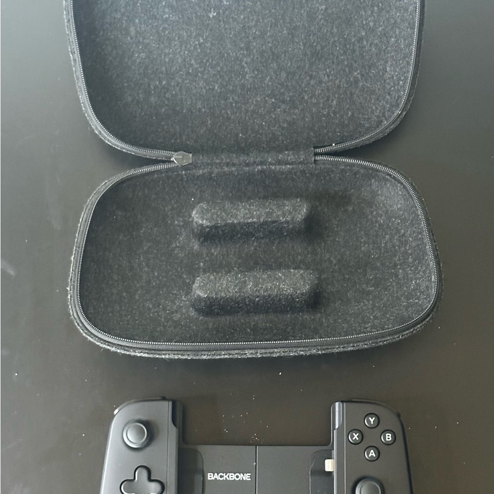 Backbone for Xbox with Case - Picture 3 of 6